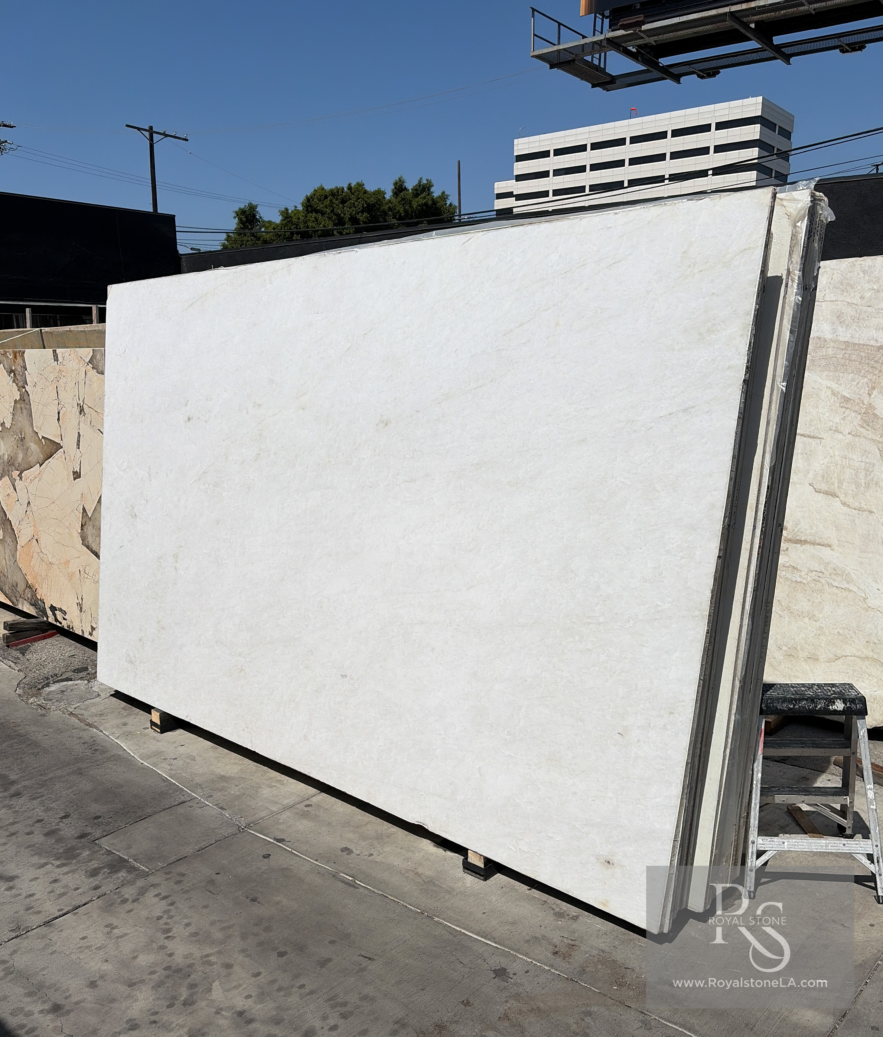 Antolini Patagonia Original Unique AO683 quartzite slab on the crane, ivory and amber fragments with rust veining, polished finish